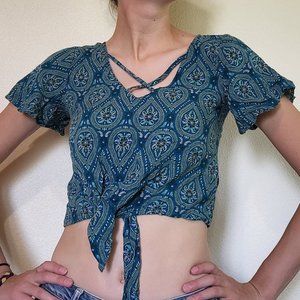 Flowy Summer Top with Criss-Cross and Tie-up Details!